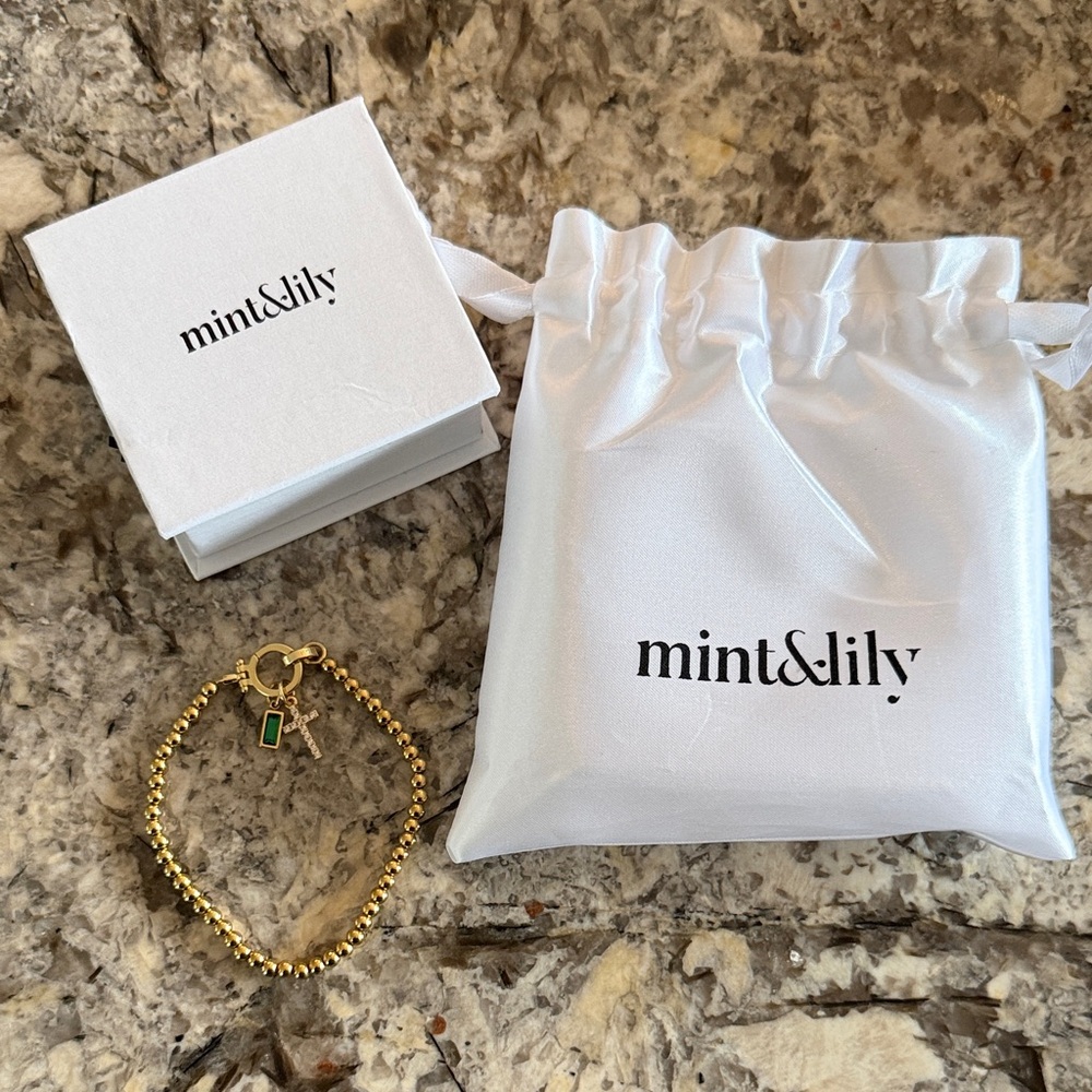 Mint & Lily Cross Charm Birthstone Bracelet (May - Emerald)